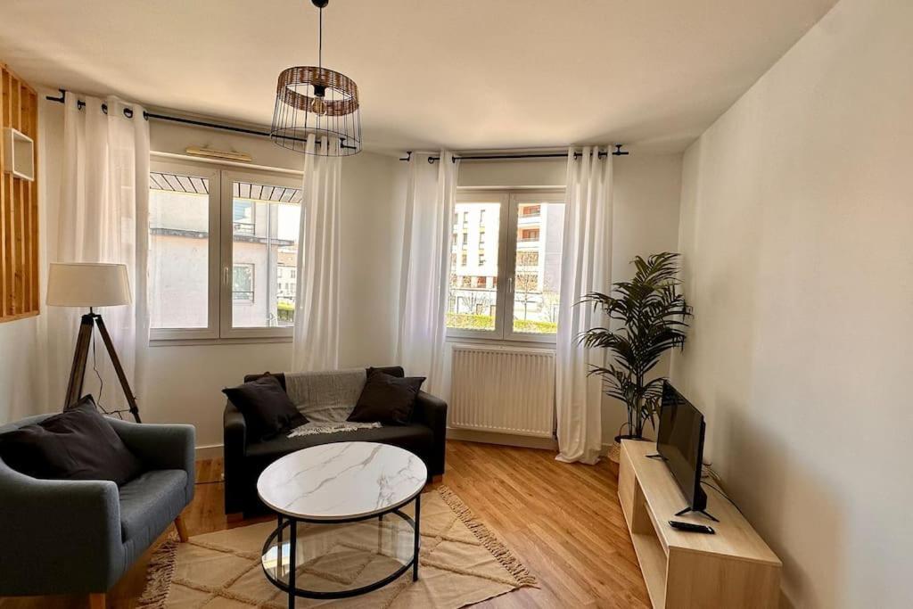 Villeurbanne • T2 Fraternite • Hostisy Luaran gambar