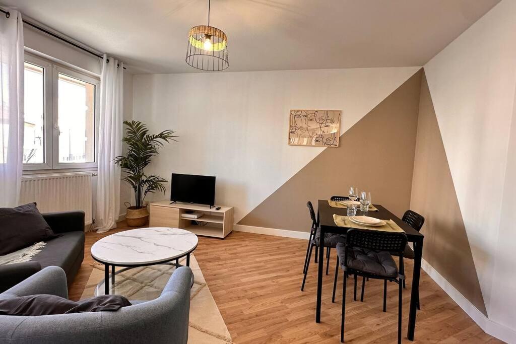 Villeurbanne • T2 Fraternite • Hostisy Luaran gambar